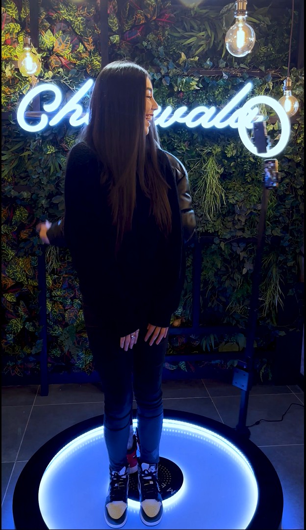 photo booth girl 1